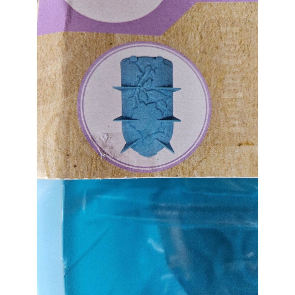 Disney eats bread pan - Picture 3 of 3